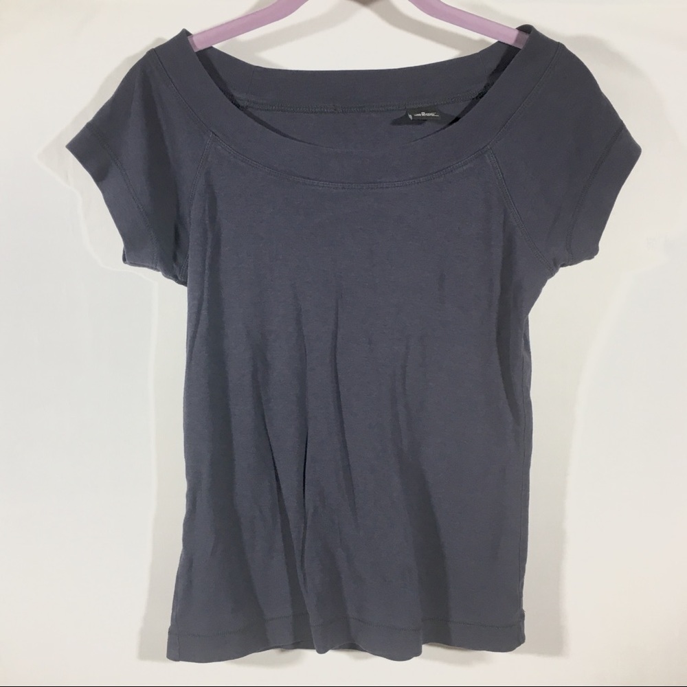 Dark blue scoop neck t w/ wide hem